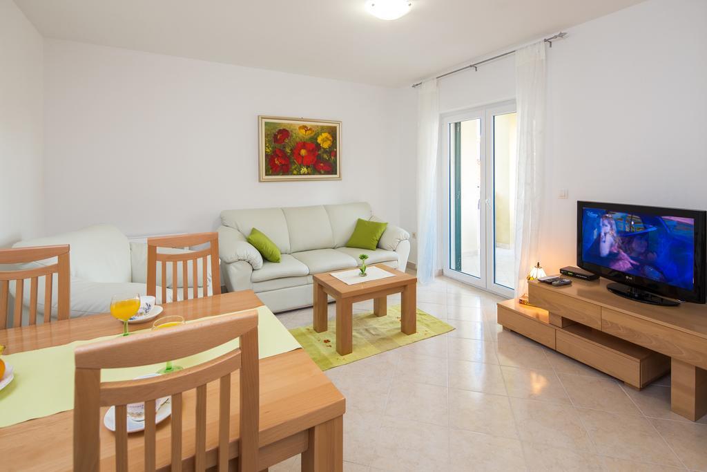 Apartments Leon Podstrana Rum bild