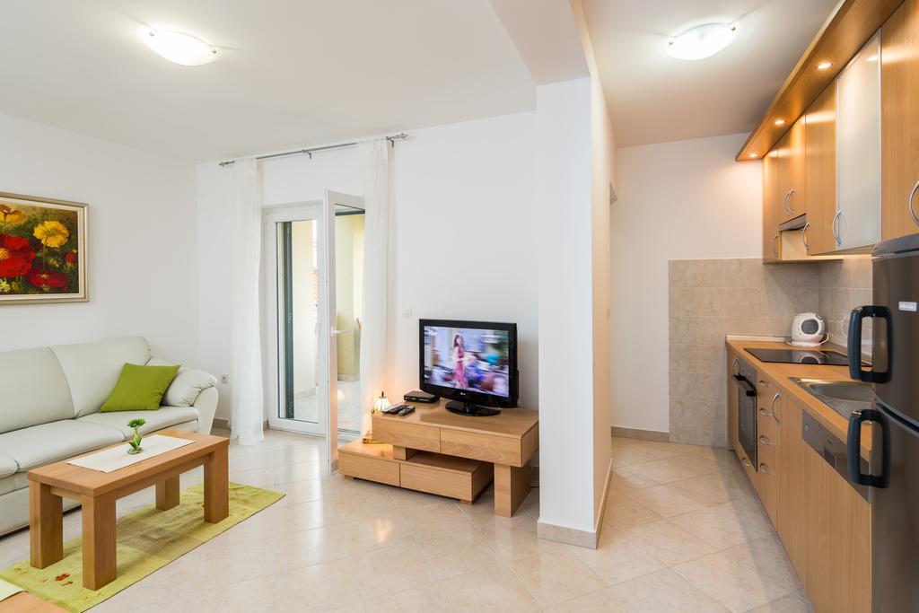 Apartments Leon Podstrana Rum bild