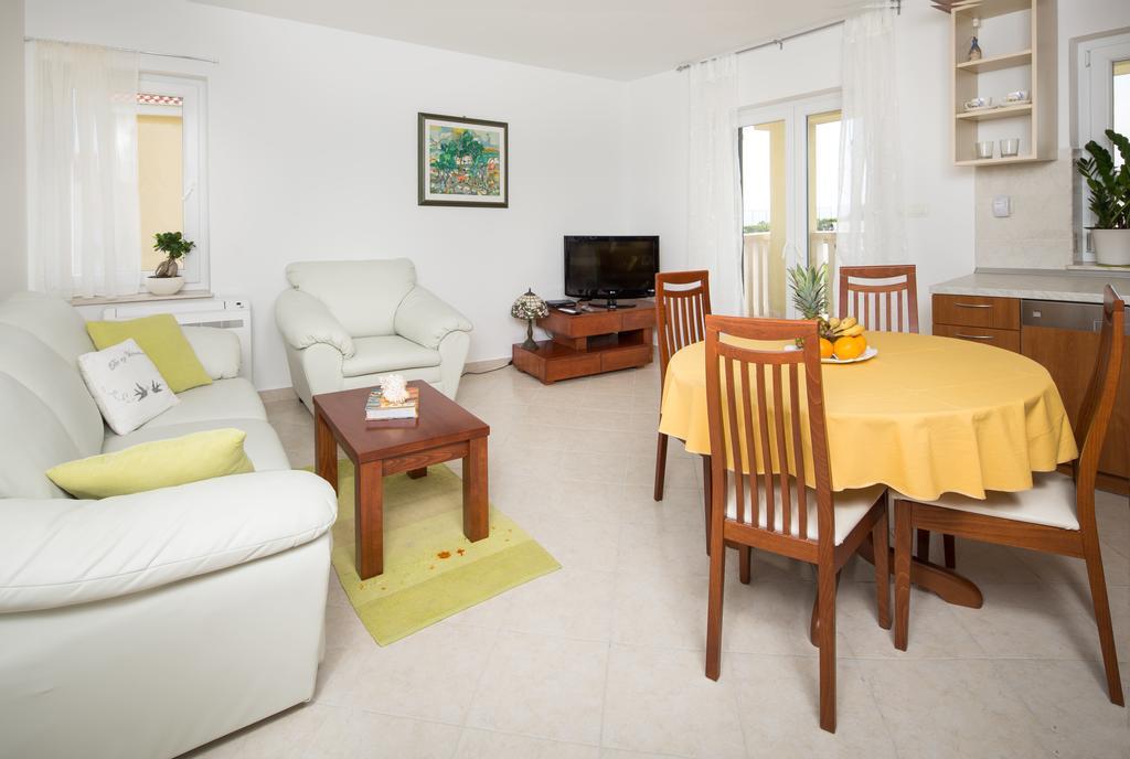 Apartments Leon Podstrana Rum bild