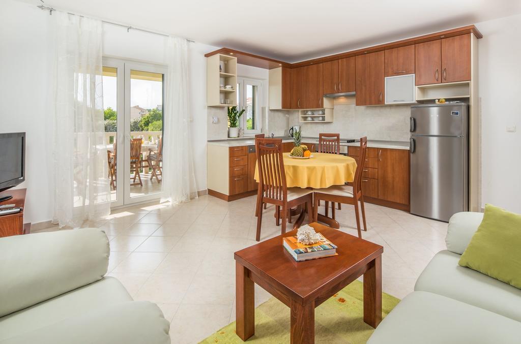 Apartments Leon Podstrana Rum bild