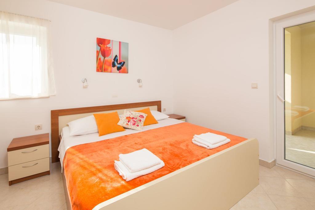 Apartments Leon Podstrana Rum bild